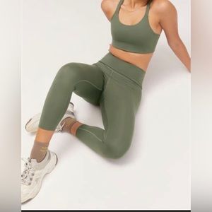 thyme girlfriend collective compressive legging